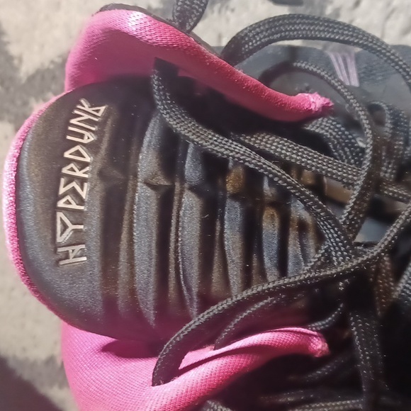 Nike Hyperdunk 2013s in Black and Pink - Picture 3 of 8